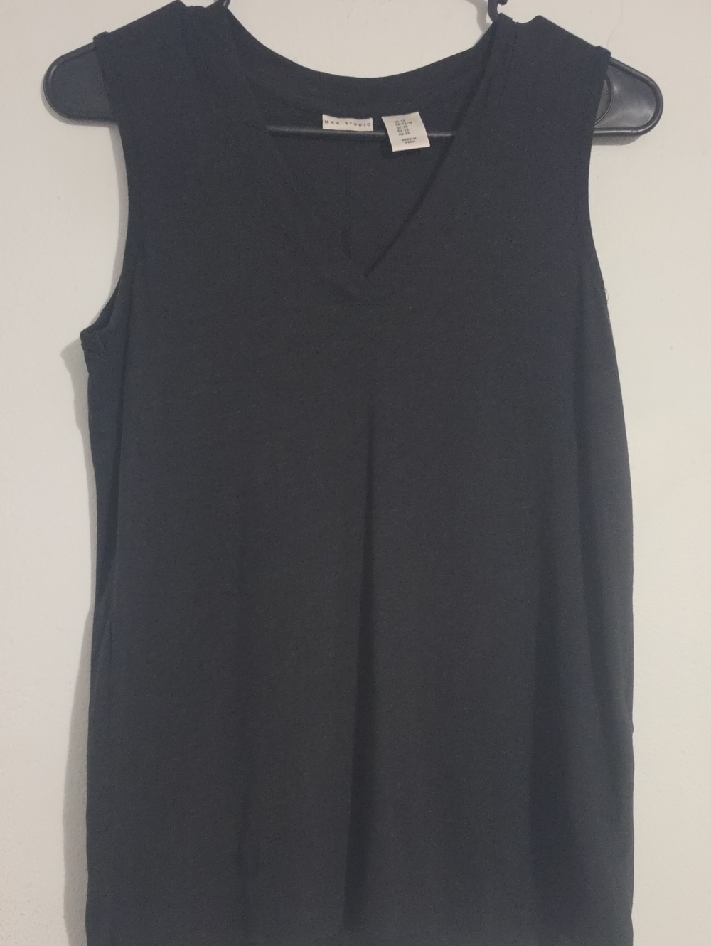 Max Studio Black V-Neck Sleeveless Tank Top